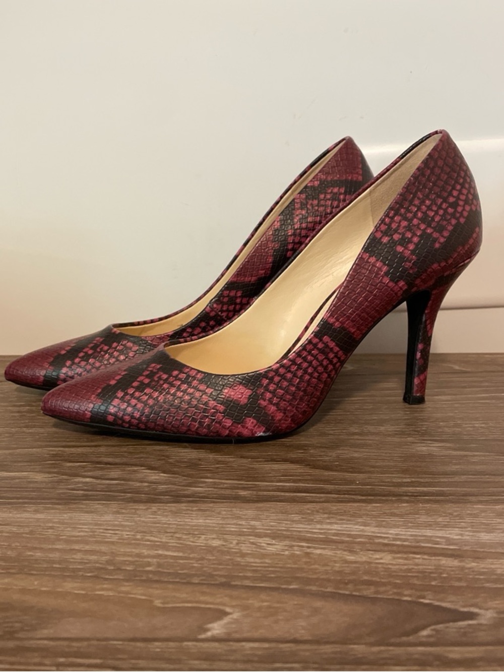 Nine West Snakeskin Pointy Toe Pumps Size 7.5  Stiletto Edgy Coquette Baddie